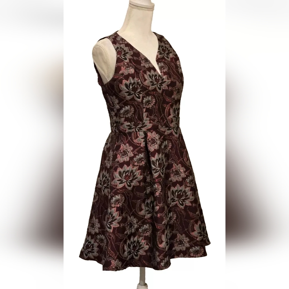 Francesca’s Floral Jacquard Fit & Flare Cocktail Dress Burgundy Day to Night M - Picture 8 of 15